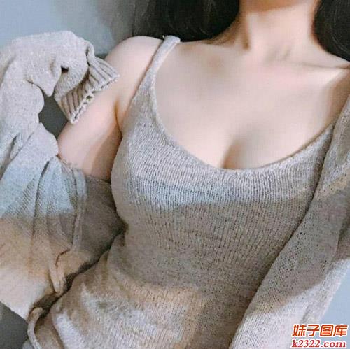 美女销魂的睡姿，勾起我内心的欲望(WWW.m2322.com)