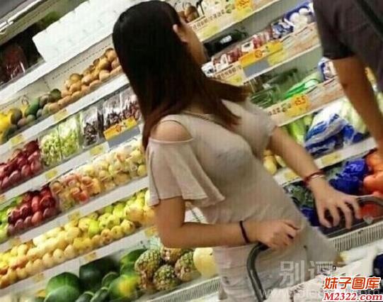 美女你的包把两个奶子勒的着实紧哦(WWW.m2322.com)