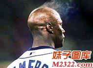快拿水来，这位哥们头上冒烟快燃烧啦！(WWW.m2322.com)