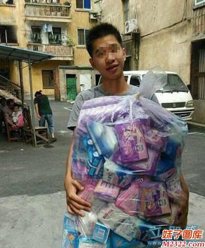 小伙子，请问你给多少女人买的卫生巾(WWW.m2322.com)