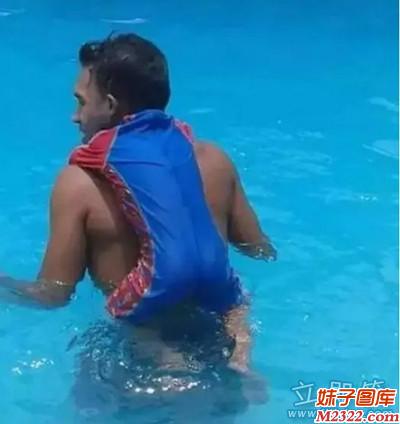 貌似只有爸爸的头在 小孩子的头去哪了？(WWW.m2322.com)