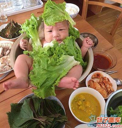 当妈妈的也真狠，看你的小孩子的吓坏了(WWW.m2322.com)