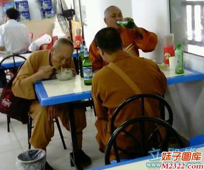 瞧瞧这些大师也是性情中人啊(WWW.m2322.com)
