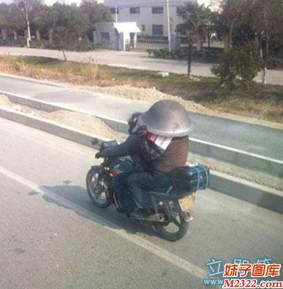 骑车带这个安全帽貌似还不错哈(WWW.m2322.com)