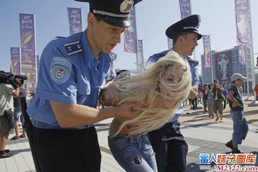 紧插叔叔你右手摸到美女哪里去了(WWW.m2322.com)