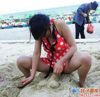沙滩美女你的节操上哪去了(WWW.m2322.com)