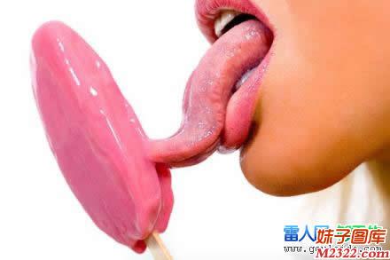 请用一句话描述美女用舌头舔冰糕销魂样！(WWW.m2322.com)