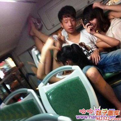 哥们艳福不浅啊，这么的女人都愿意围着你(WWW.m2322.com)