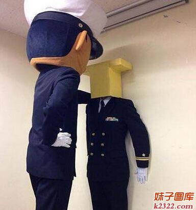 这是要干嘛，难道是要壁咚吗？(WWW.m2322.com)