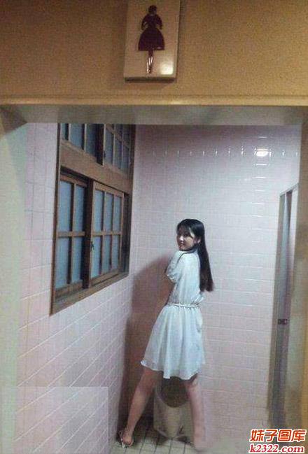 谁说只有男人可以用小便池  女生同样可以用(WWW.m2322.com)