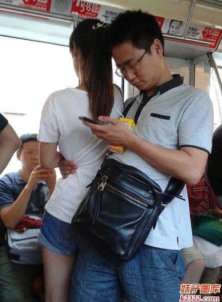 这是我的女人，别想打她的主意(WWW.m2322.com)