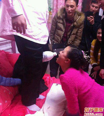 婚礼奇葩恶搞图片 这媳妇娶的值(WWW.m2322.com)