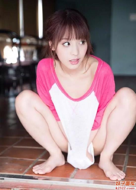 美女没穿内裤蹲下邪恶啪动态图片(WWW.m2322.com)