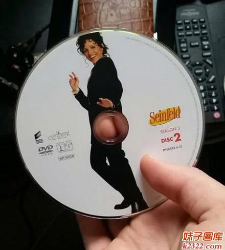 有风骚性感美女作伴的CD肯定很畅销(WWW.m2322.com)