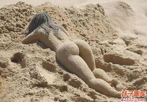 不容错过的经典美女沙滩写真图片(WWW.m2322.com)