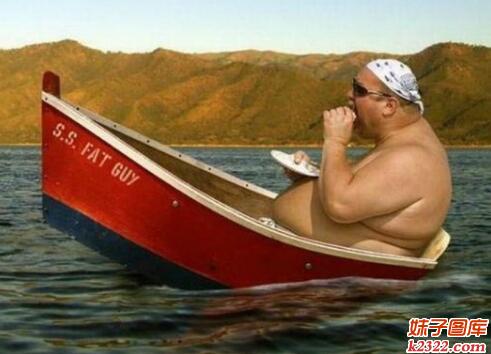 胖大哥，你坐在上面船表示鸭梨很大哦(WWW.m2322.com)