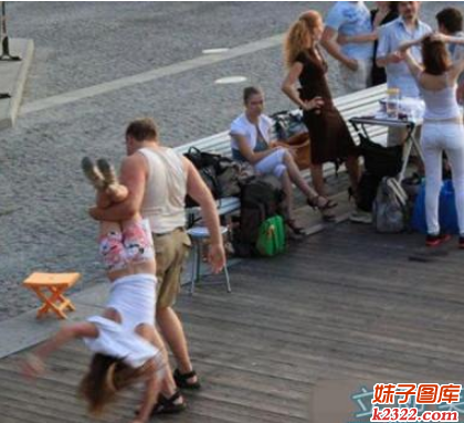 跟老子回家，一天就知道跟这群人鬼混(WWW.m2322.com)