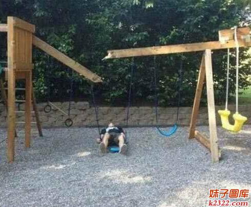 这位胖子荡秋千 将成为他最深的痛(WWW.m2322.com)