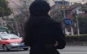 真的好想把丝袜美女扯平