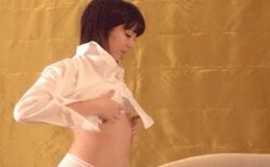 美女换衣服过程图gif动态图片欣赏