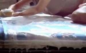 洗车美女比基尼 棵女展阴露b图片