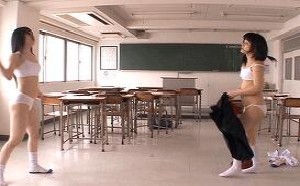 漂亮女学生打架gif动态图