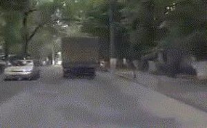 激情综合网搞笑图片！好险躲过一难