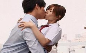 美女和帅哥打kiss_gif邪恶动态图第169期图片
