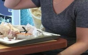 春哥搞笑图片：这么好的身段下面确？