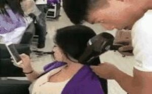 帅哥你这工作真好，轻而易举就把美女看光光了