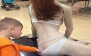 熊孩子，美女姐姐内裤里面是什么样的？