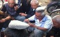 贴纸条游戏已过时,现在流行扎人头游戏 贴纸条游戏已过时,现在流行扎人头游戏