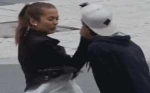 小伙子索吻不成，反遭美女一巴掌