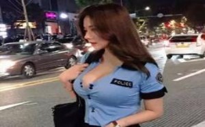 性感波霸女警察出门巡逻 色狼经得起诱惑吗？