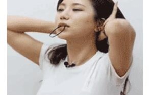 美女撩头发的姿势让多少男人受不了！