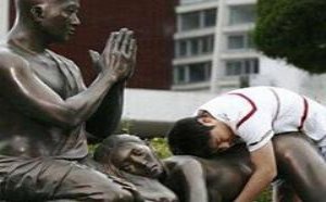 搞笑吧：这位施主请放开我家娘子
