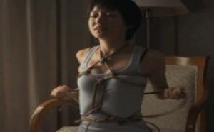 美女被绑架后任人摆布虐动态图