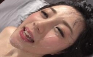 美女每天用老公的精子做面膜美容