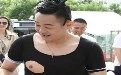 男人也流行露胸丝袜破洞装逼 男人也流行露胸丝袜破洞装逼
