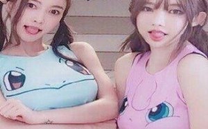 翘臀后进撸管图：姐妹团吐舌卖萌露胸自拍