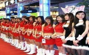 上海某网吧人流量最大，专享美女陪上网服务