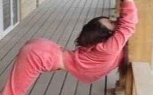 翘臀后进撸管图：美女床上功夫定不错，做她男人有福了
