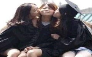 激情综合网：谁说女人间没有真爱