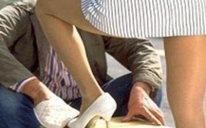 能给美女这样擦鞋不要钱我也愿意哈