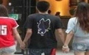 这男人真厉害同时带着两美女开房