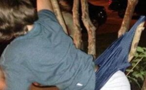 糗事百科图片：女汉子这下被叉住了吧