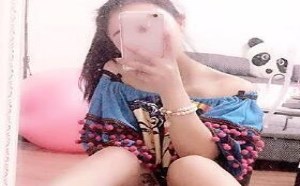 美女，有本事把手拿开再拍噻