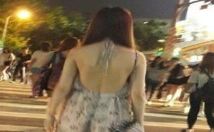 美女这样穿在大街上，害我跟了一路了～