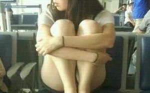 激情综合网：美女这样抱着是不是有安全感些