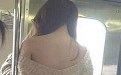 美女图片:地铁上惊现穿着时髦的女性 美女图片:地铁上惊现穿着时髦的女性